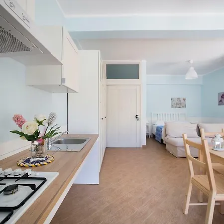 Helios Casa Vacanze Apartment *